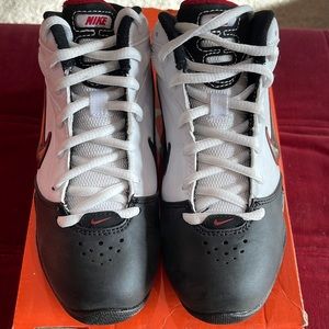 Boys Nike Press basketball shoes